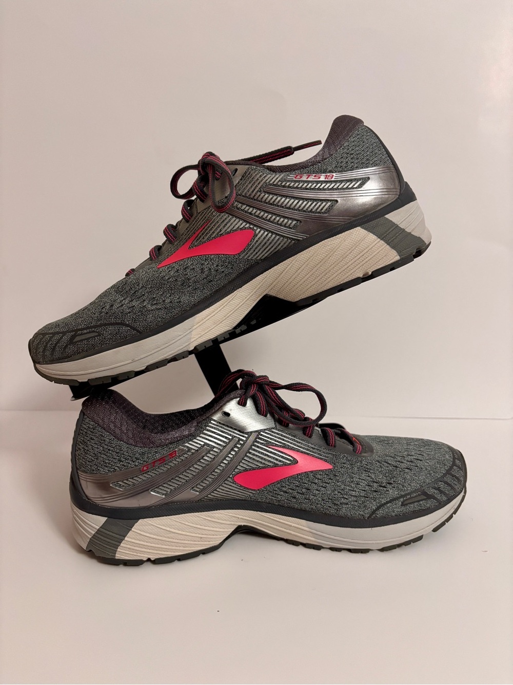 Brooks Adrenaline GTS 18 running shoes women’s size 11
